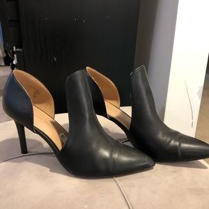 Black dress shoes